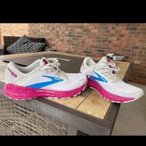 Brooks Adrenaline GTS 22